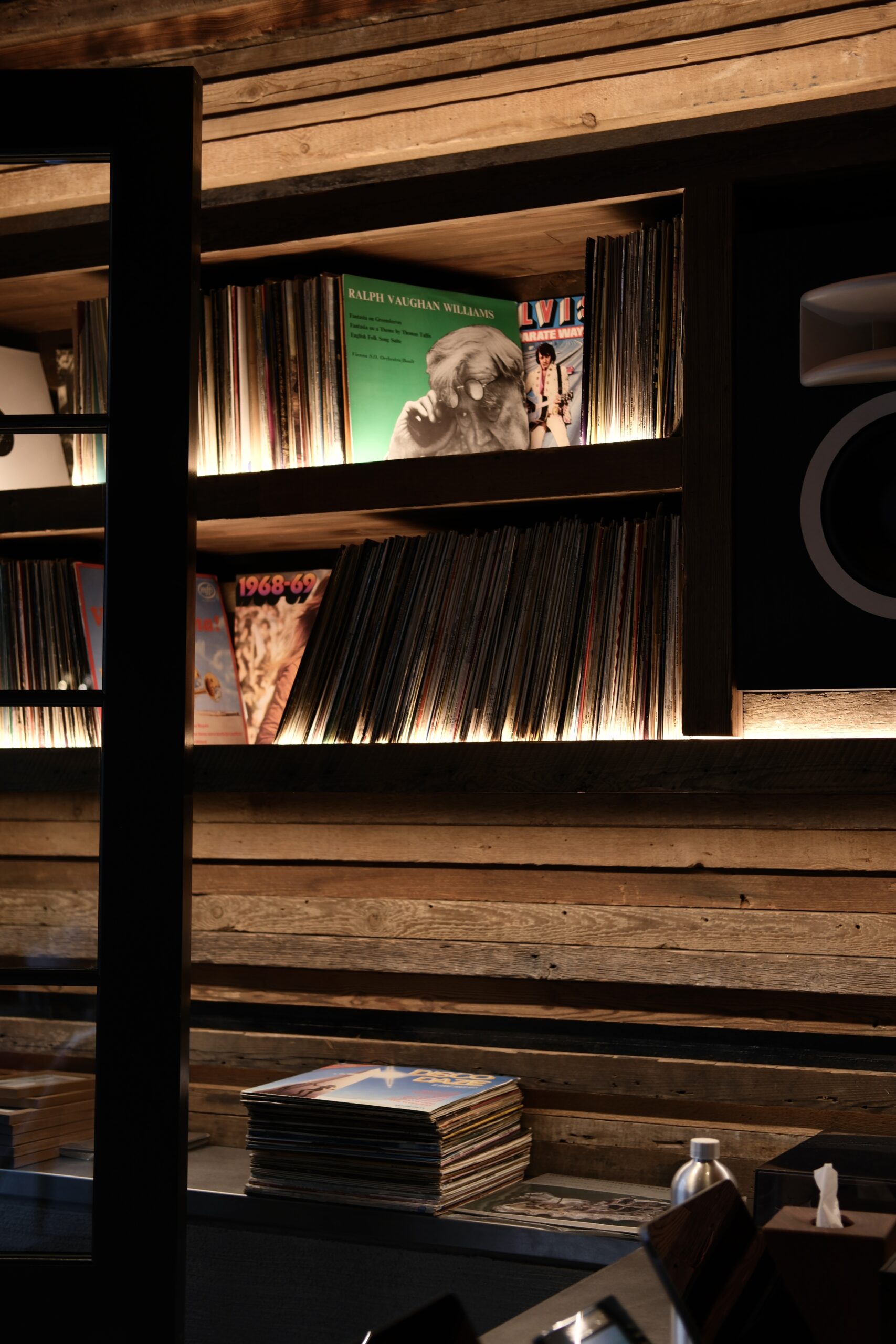 חדר ההאזנה במרתף