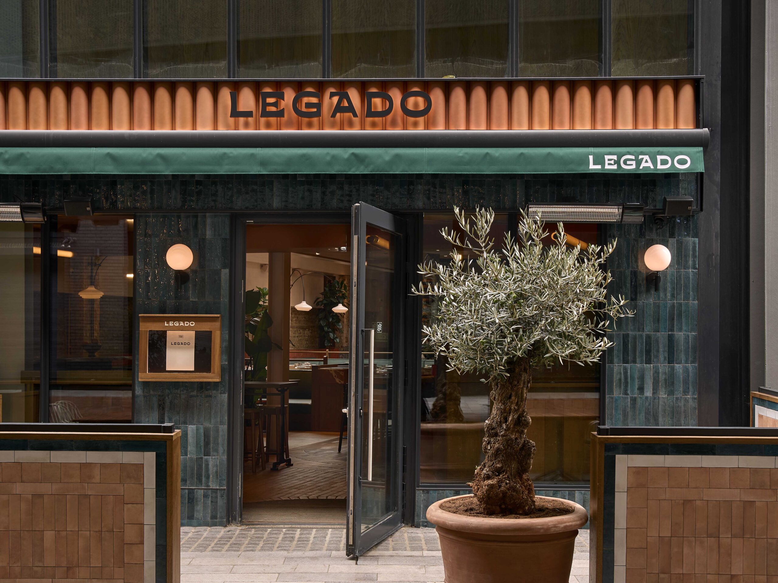 חלל האוכל הראשי במסעדת לגדו