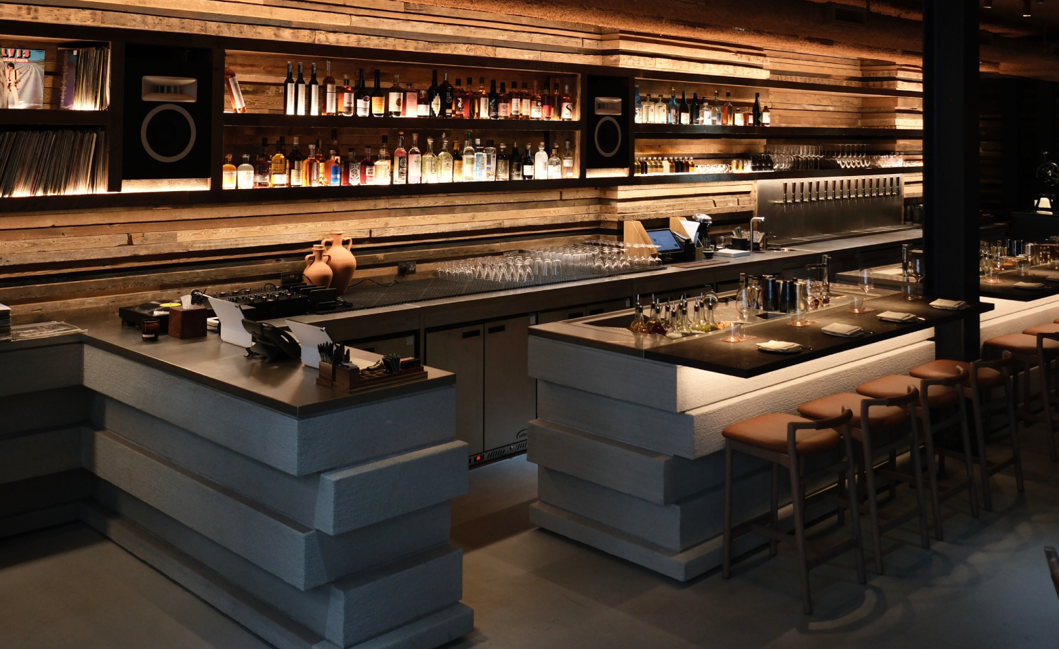 המסעדה החדשה בסוהו שמציגה איך מקסימים מקום קטן עם עיצוב רב-מפלסי